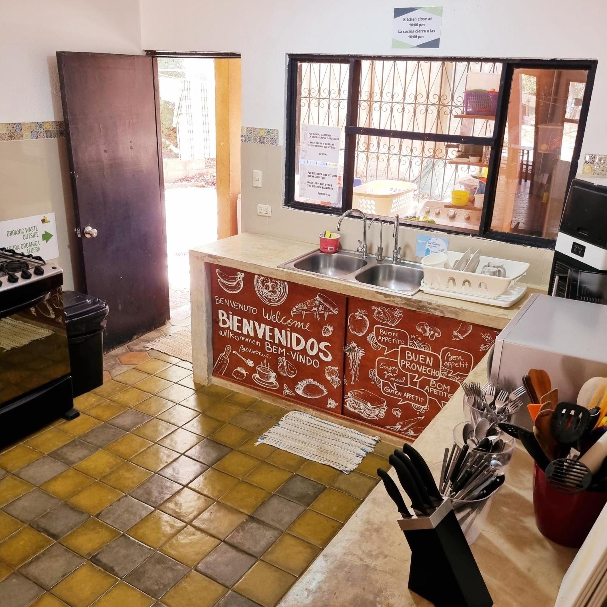 Casa Pura Vida Surf Hostel - Tamarindo Costa Rica Ngoại thất bức ảnh